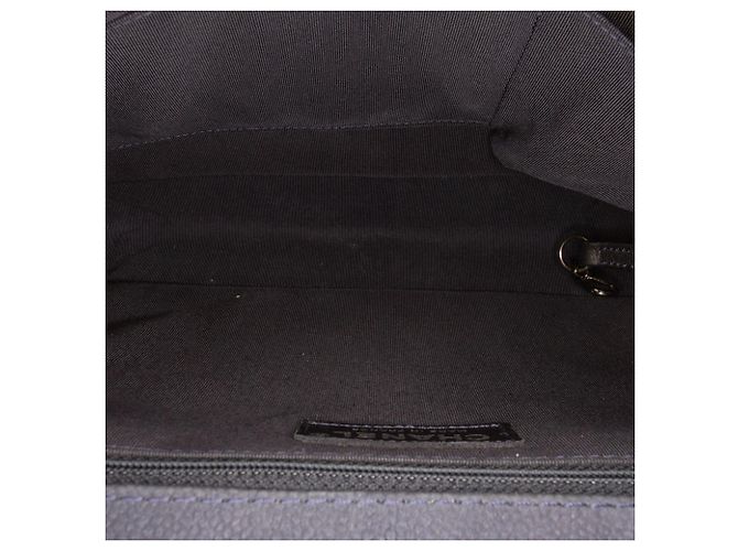 Borsa a tracolla Chanel Large Boy Flap in caviar trapuntato iridescente blu - vista 4