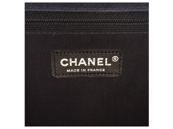 Borsa a tracolla Chanel Large Boy Flap in caviar trapuntato iridescente blu - vista 5