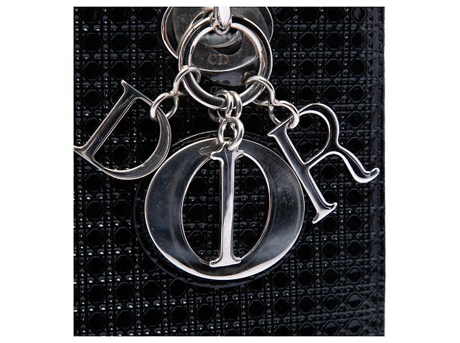 Borsa Lady Dior Medium in microcannage metallizzato vernice nero - vista 5