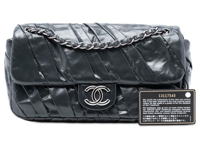 Borsa a tracolla Chanel Medium Glazed Calfskin Twisted Flap nera Nero - vista 8