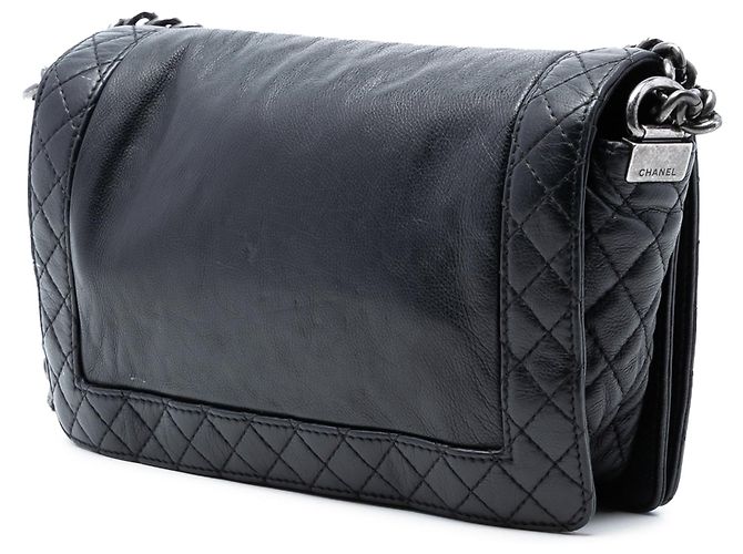 Borsa a tracolla Boy Reverso con patta in pelle di vitello nera Chanel Medium Nero - vista 2