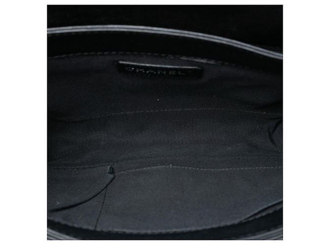 Borsa a tracolla Boy Reverso con patta in pelle di vitello nera Chanel Medium Nero - vista 4