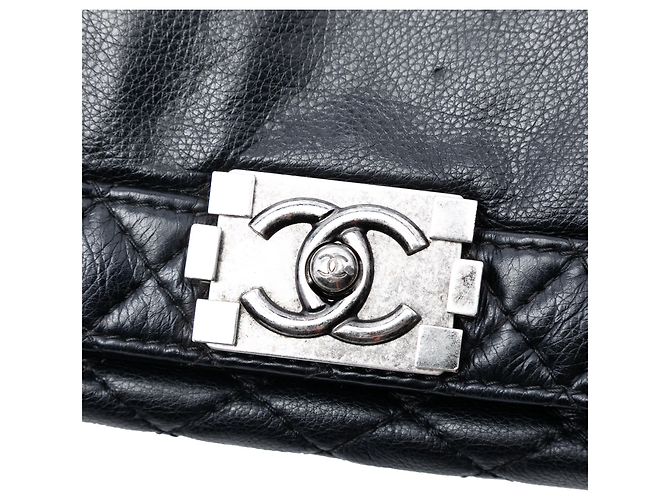 Borsa a tracolla Boy Reverso con patta in pelle di vitello nera Chanel Medium Nero - vista 6