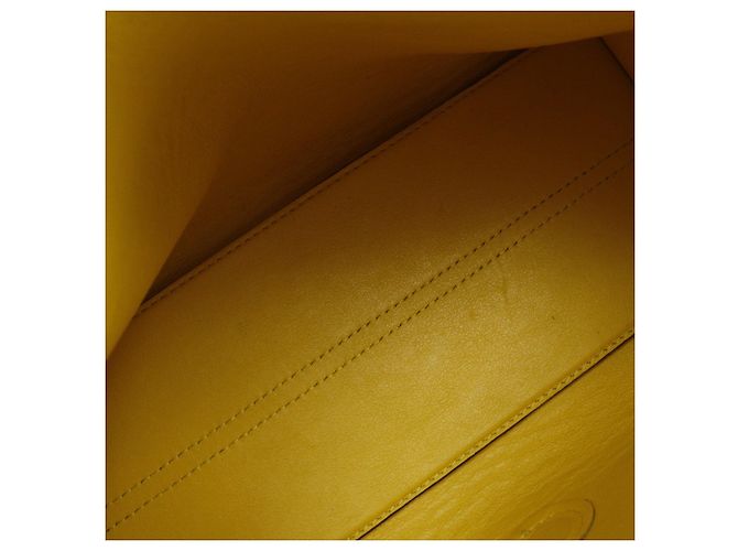 Borsa a tracolla Avenue in pelle Repeat Anagram LOEWE gialla Giallo - vista 3