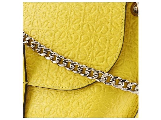 Borsa a tracolla Avenue in pelle Repeat Anagram LOEWE gialla Giallo - vista 5