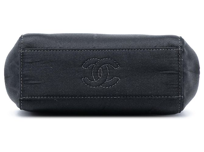 Borsa da sera in raso nero con camelia Chanel - vista 3