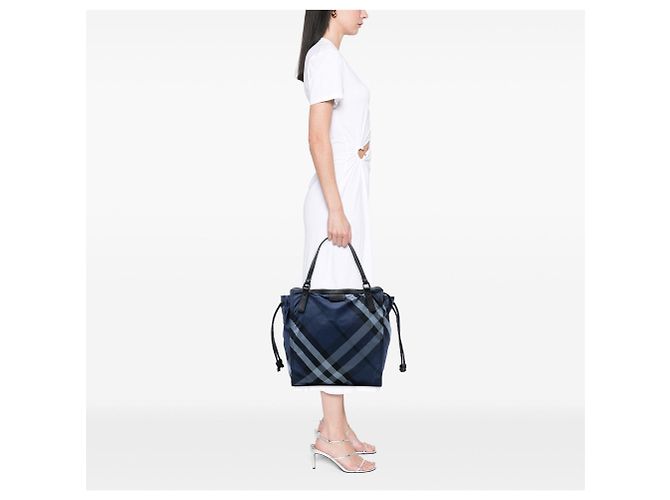 Tote de nylon Burberry Supernova Check azul com fivela - vista 7