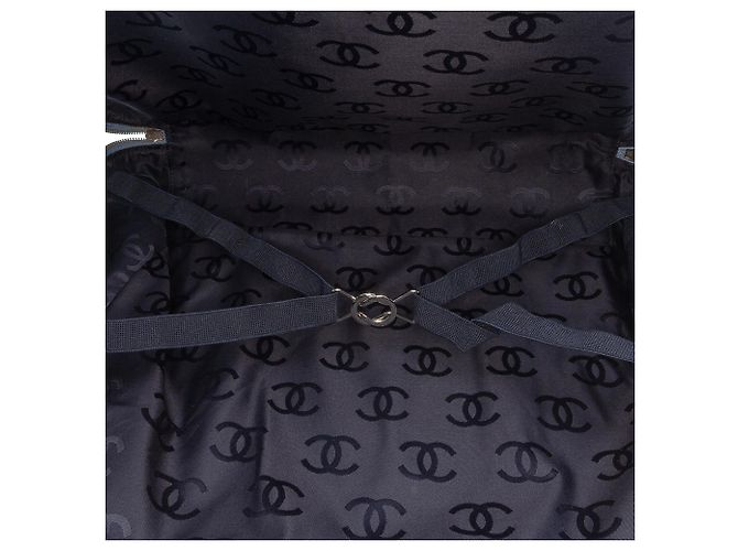 Borsa da viaggio Chanel CC in denim blu - vista 4
