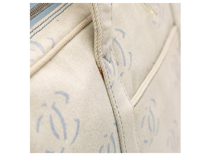 Borsa da viaggio Chanel CC in denim blu - vista 8