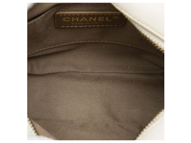 Camera Pequena bolsa de câmera Chanel branca em pele de cabra acolchoada casual Branco - vista 4