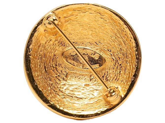Spilla rotonda trapuntata Chanel CC placcata oro D'oro - vista 2