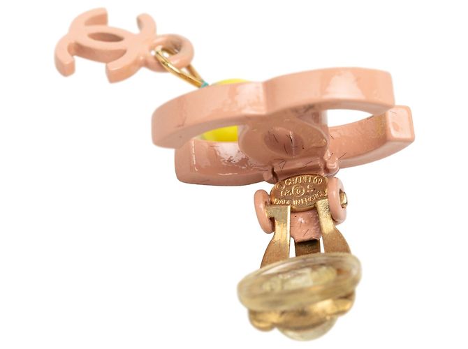 Orecchini a clip in resina e placcati oro CC Chanel rosa - vista 3