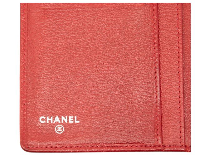 Cartera larga de piel gofrada Chanel CC Camellia roja - vista 6