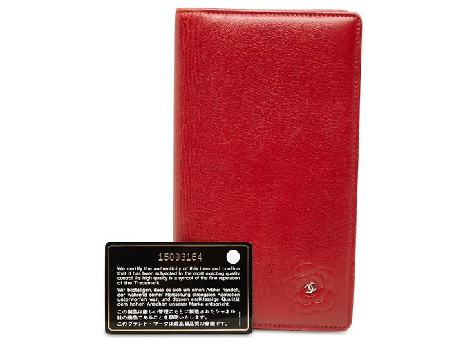 Cartera larga de piel gofrada Chanel CC Camellia roja - vista 8