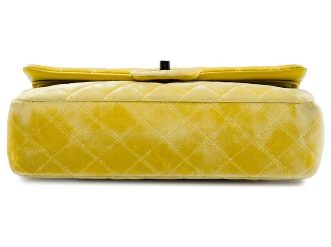 Borsa a tracolla Chanel Medium Classic Double Flap in velluto giallo - vista 3