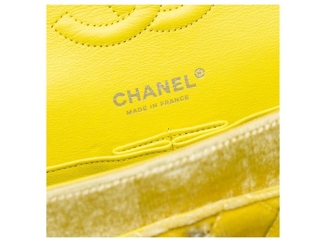 Borsa a tracolla Chanel Medium Classic Double Flap in velluto giallo - vista 5