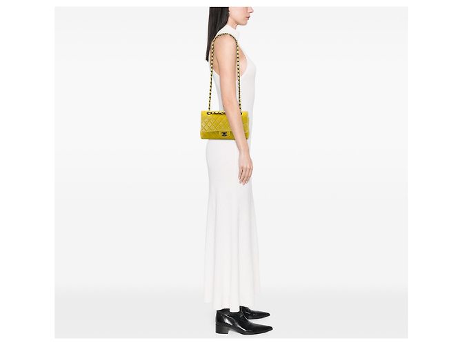 Borsa a tracolla Chanel Medium Classic Double Flap in velluto giallo - vista 6