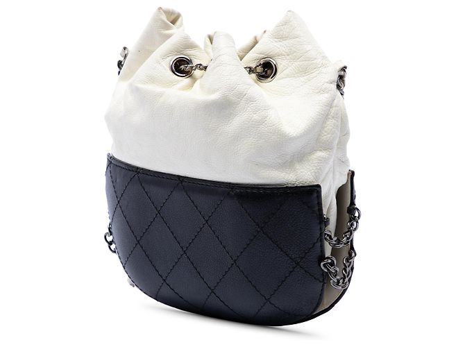 Gabrielle Borsa a secchiello Chanel Small Bicolor in pelle di vitello trapuntata nera Nero - vista 2