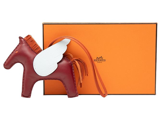 Charm para bolso Hermès Milo de piel de cordero y Swift Grigri Rodeo Pegase rojo Llavero PM Roja - vista 5