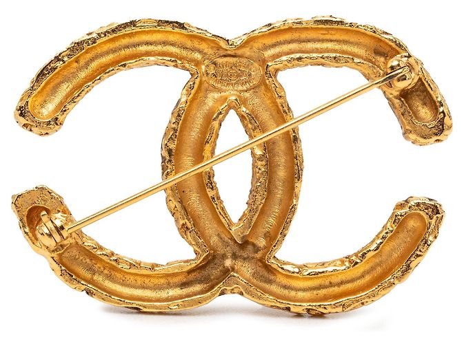 Spilla Chanel CC placcata oro con rilievo barocco D'oro - vista 2