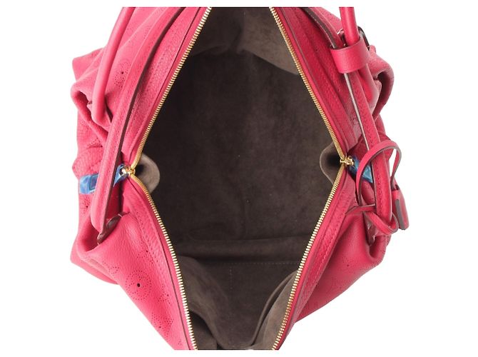 Borsa a tracolla Louis Vuitton Monogram Mahina Galatea PM rossa Rosso - vista 4