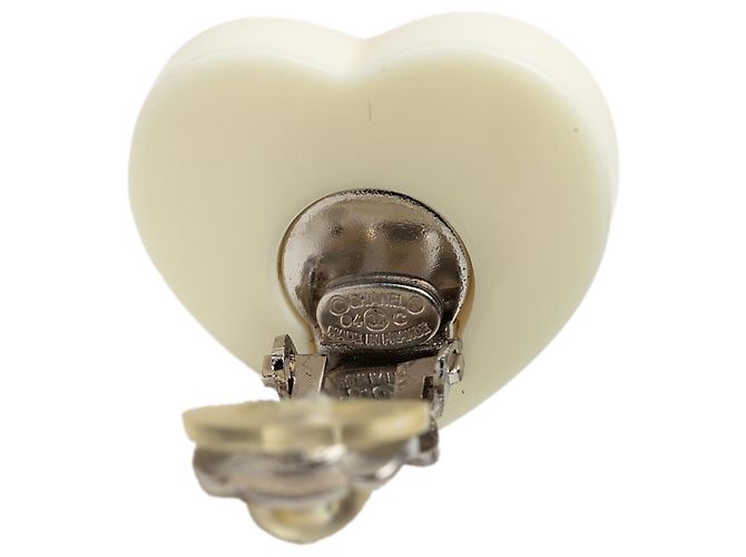 Orecchini a clip in resina con cuore CC bianco Chanel - vista 3