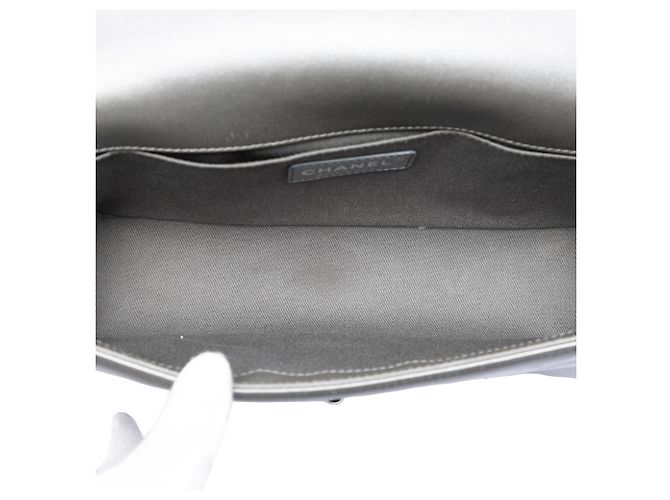 Borsa a tracolla Chanel Old Medium Boy Flap in agnello trapuntato grigio - vista 4