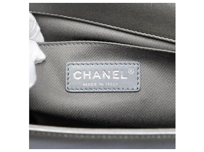Borsa a tracolla Chanel Old Medium Boy Flap in agnello trapuntato grigio - vista 5