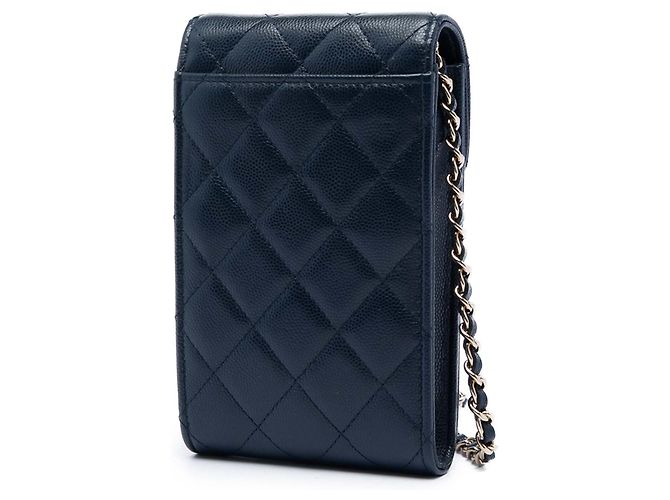 Portacellulare Chanel Caviar blu con cordino e borsa a tracolla con catena - vista 2
