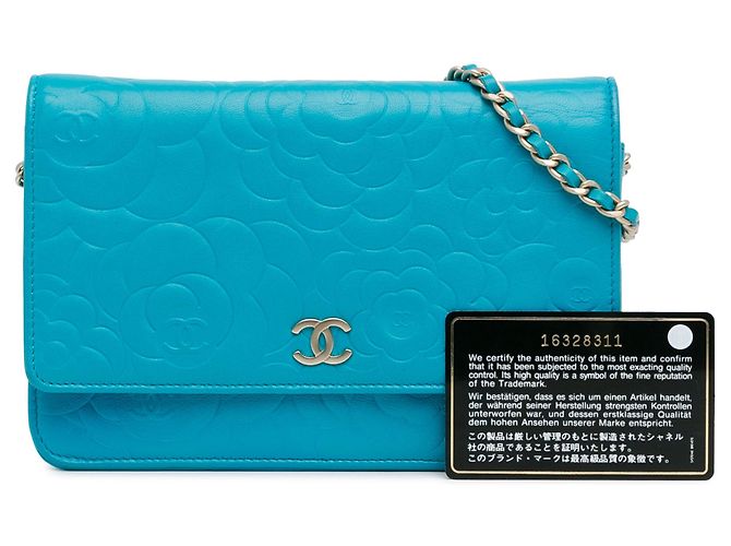 Wallet On Chain Borsa a tracolla con catena Chanel in pelle di agnello con stampa CC e camelia blu - vista 11