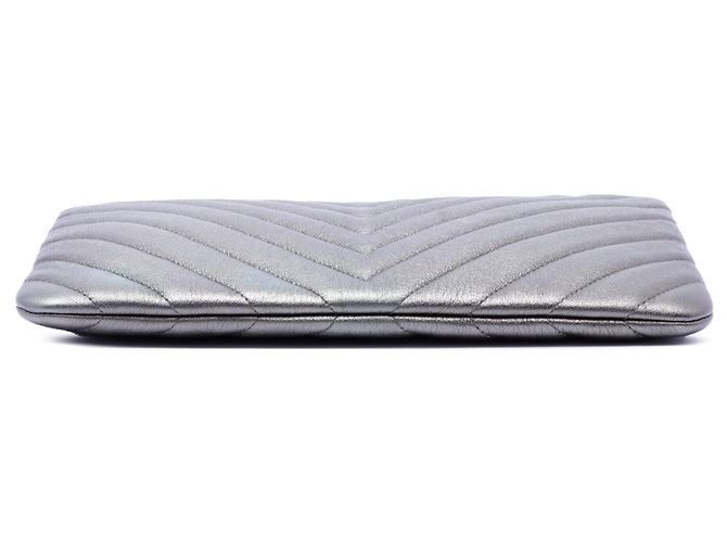 Chanel O Case Clutch Chevron Metallic Kalbsleder Grau Medium - Ansicht 3