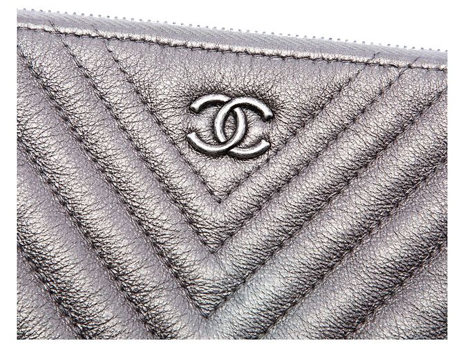 Chanel O Case Clutch Chevron Metallic Kalbsleder Grau Medium - Ansicht 5