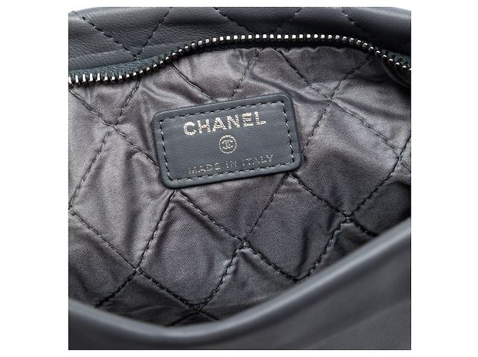 Graue Chanel CC gesteppte Lammleder-Foldover-Clutch - Ansicht 5