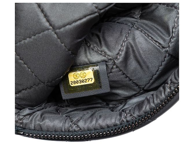 Graue Chanel CC gesteppte Lammleder-Foldover-Clutch - Ansicht 6
