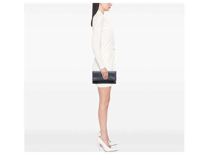 Graue Chanel CC gesteppte Lammleder-Foldover-Clutch - Ansicht 7