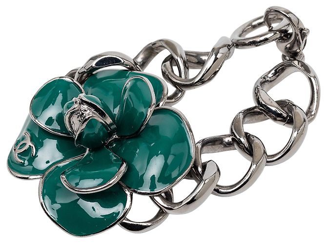 Bracciale a catena Camélia Chanel CC in ottone rutenio e smalto verde - vista 2