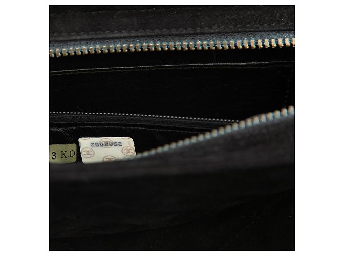 Bolsa transversal Chanel CC em camurça acolchoada preta Preto - vista 6