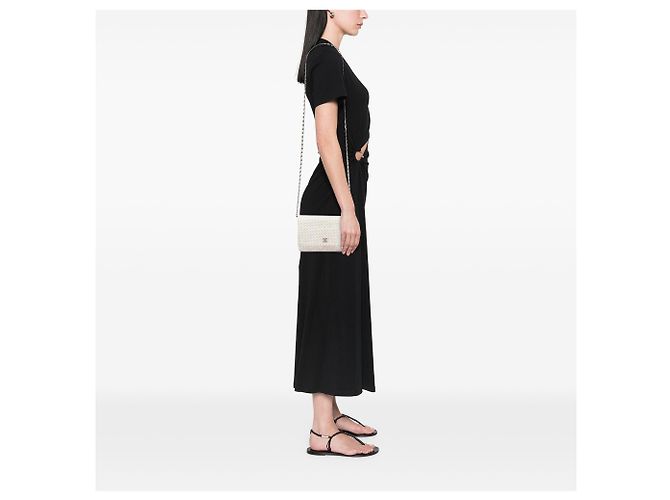 Wallet On Chain Chanel CC gesteppte perforierte Lammleder Crossbody-Wallet Bag in Weiß - Ansicht 6