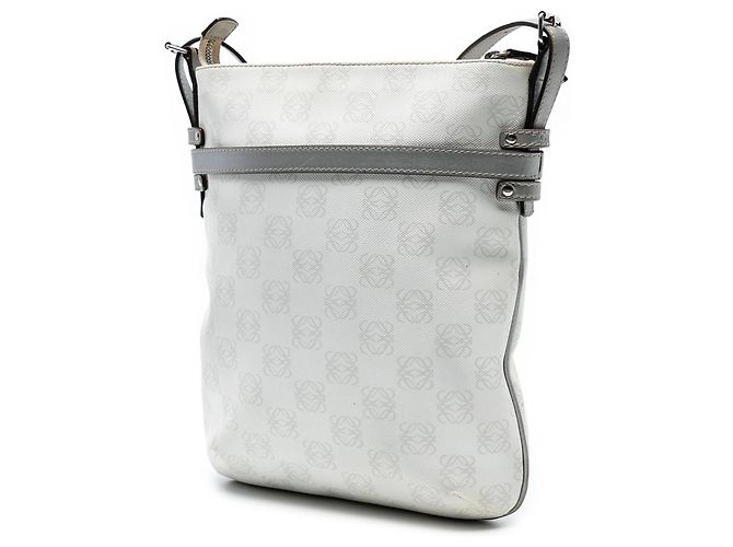 LOEWE Anagram Crossbody aus beschichtetem Canvas in Weiß - Ansicht 2