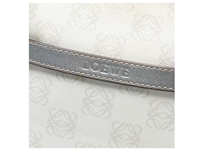 LOEWE Anagram Crossbody aus beschichtetem Canvas in Weiß - Ansicht 7