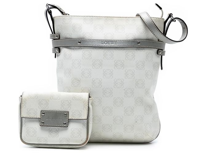 LOEWE Anagram Crossbody aus beschichtetem Canvas in Weiß - Ansicht 9