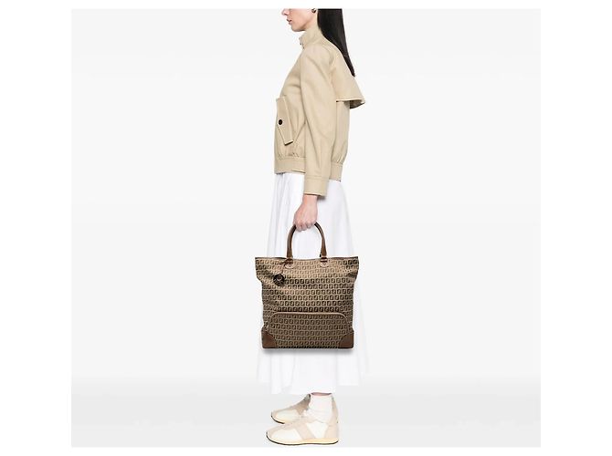Borsa shopping Fendi Zucchino Canvas Chef marrone - vista 7
