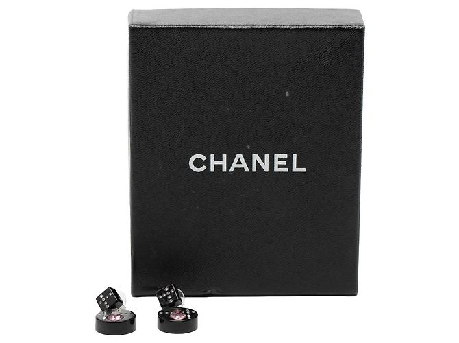 Orecchini a lobo Chanel in resina nera con CC, dadi e cuori di cristallo Nero - vista 4