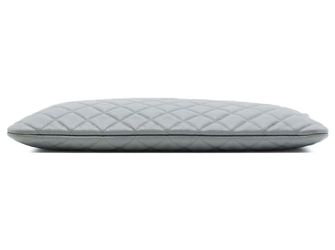 Chanel Large Quilted Caviar O Case Clutch Grau - Ansicht 3