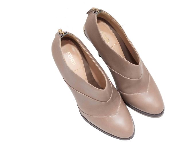 Fendi Stiefeletten mit spitzer Zehenpartie Farbe Tan Größe 39 Kamel - Ansicht 2