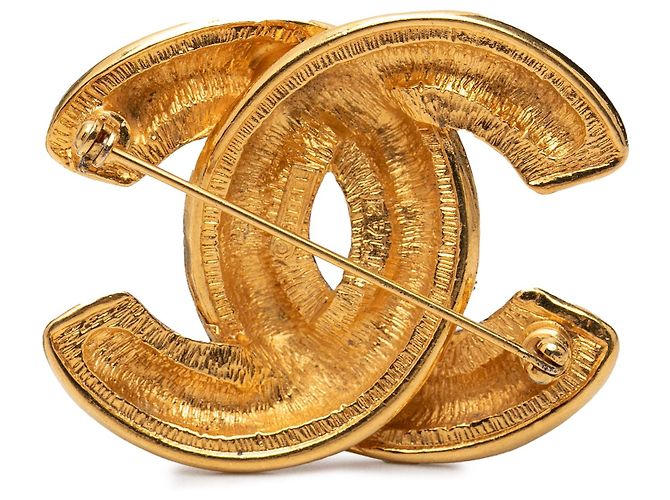 Spilla Chanel CC trapuntata placcata oro D'oro - vista 2