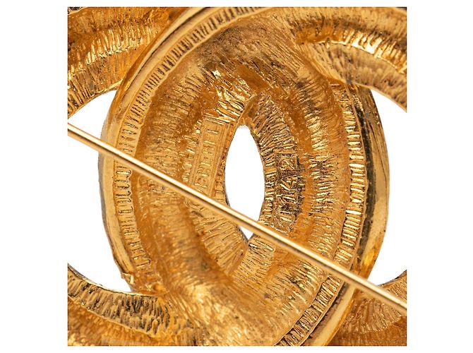 Spilla Chanel CC trapuntata placcata oro D'oro - vista 3