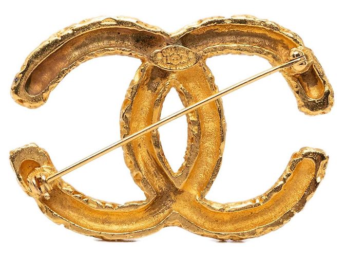 Spilla Chanel CC placcata oro con rilievo barocco D'oro - vista 2