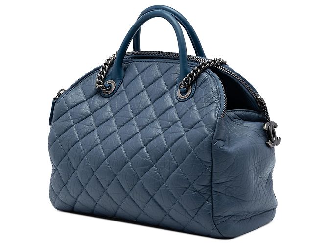 Borsa bowling Chanel CC in pelle di vitello invecchiata trapuntata blu - vista 2