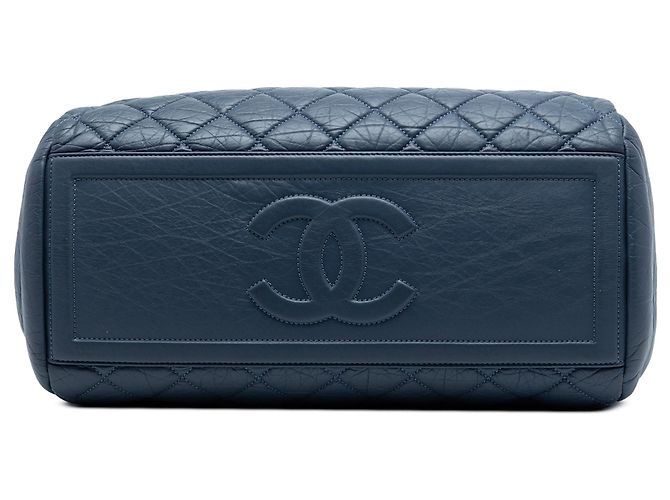 Borsa bowling Chanel CC in pelle di vitello invecchiata trapuntata blu - vista 3
